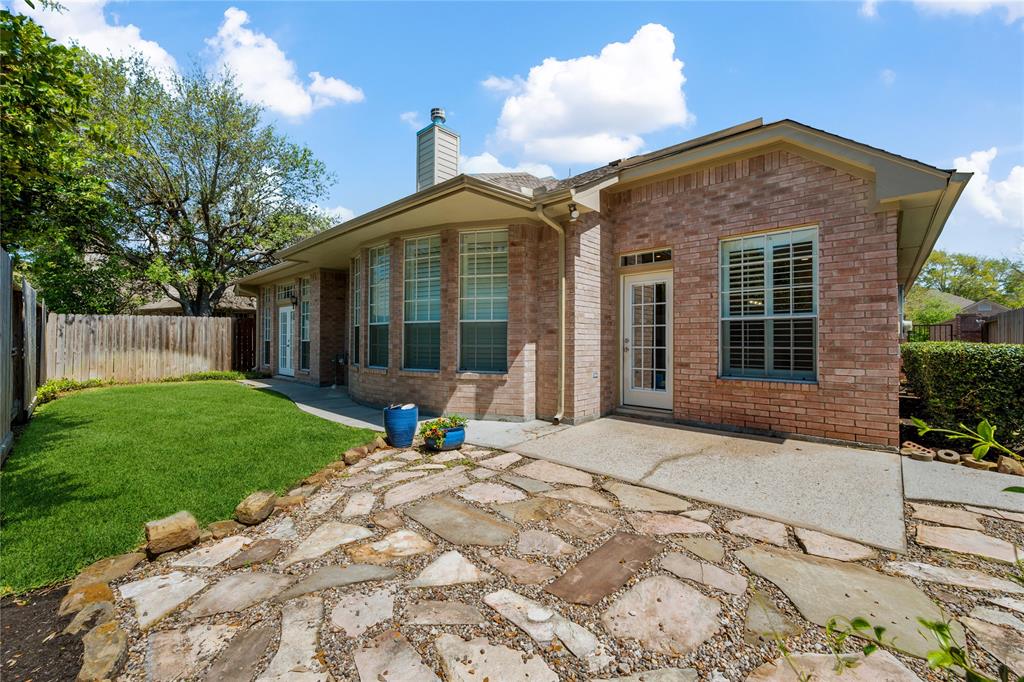 2723 N Strathford Lane
