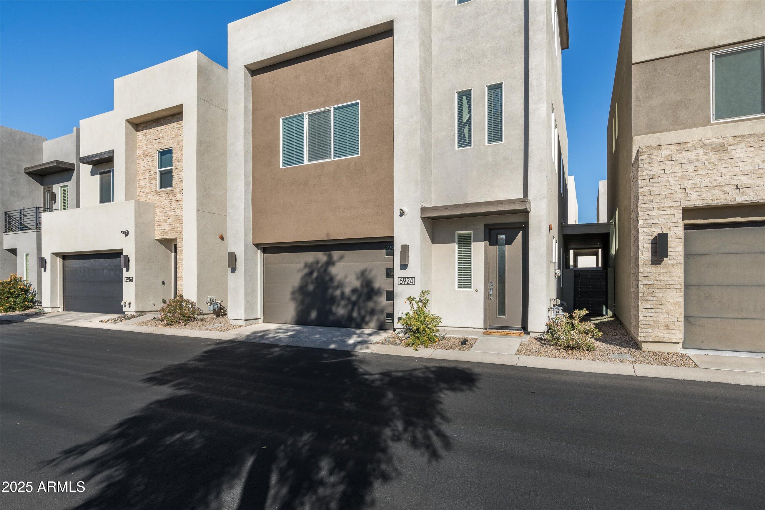 6924 E LYRA Drive