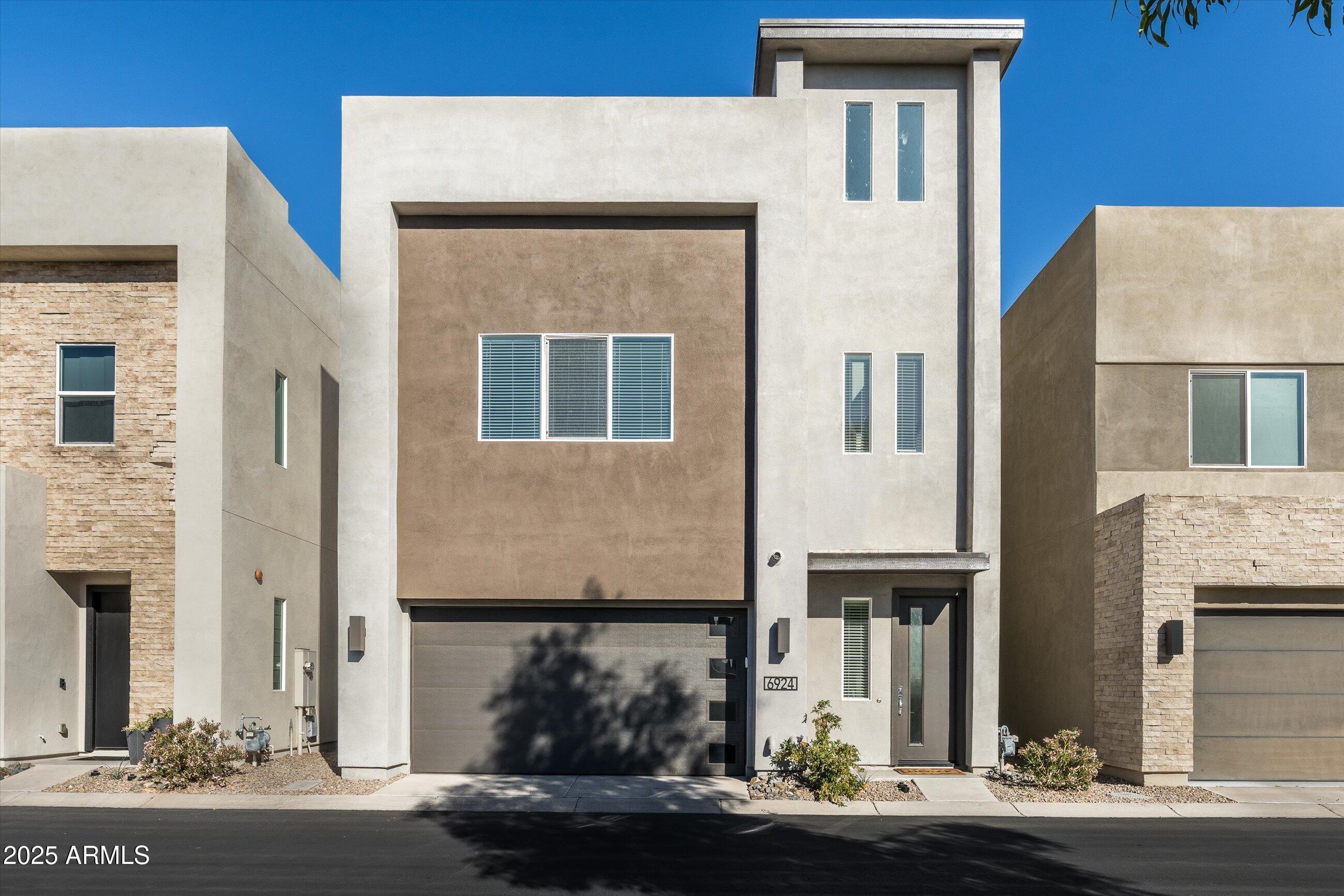 6924 E LYRA Drive