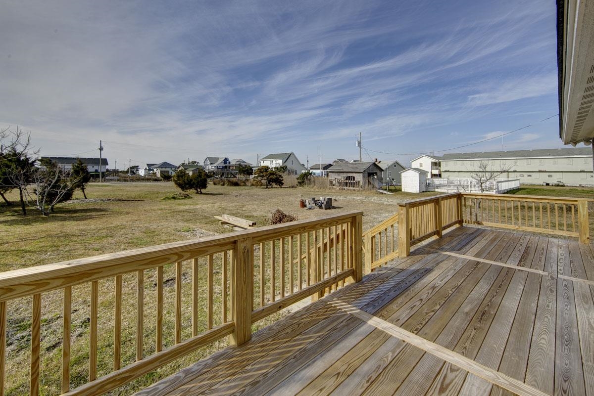 57212 Waltham Lane