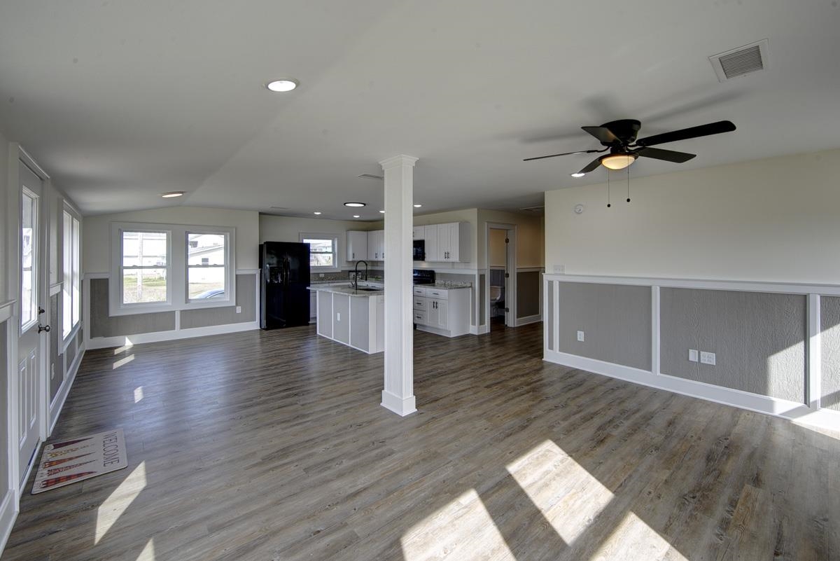 57212 Waltham Lane