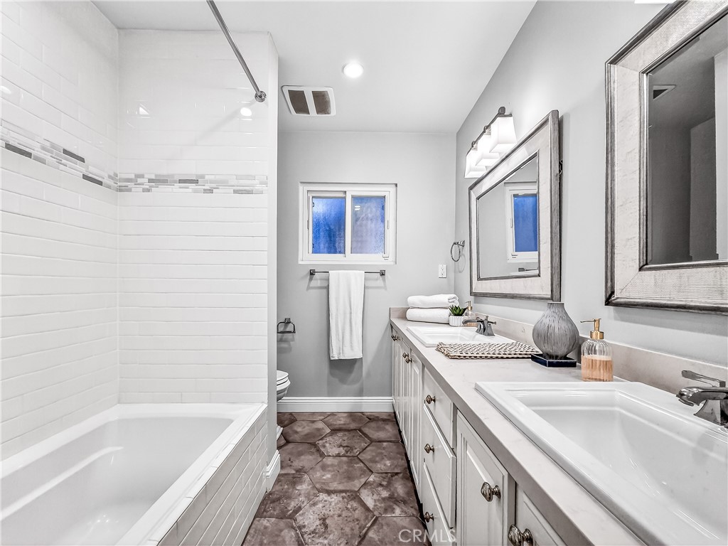 7313 S Earldom Avenue