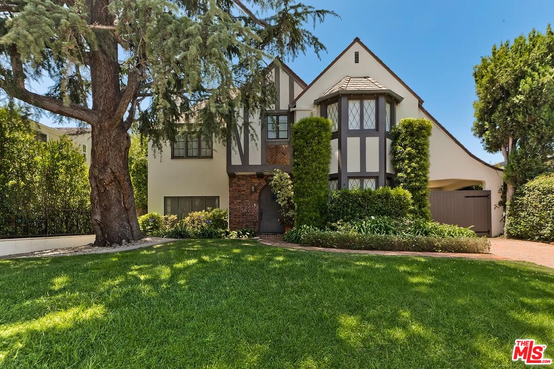 851 Malcolm Ave