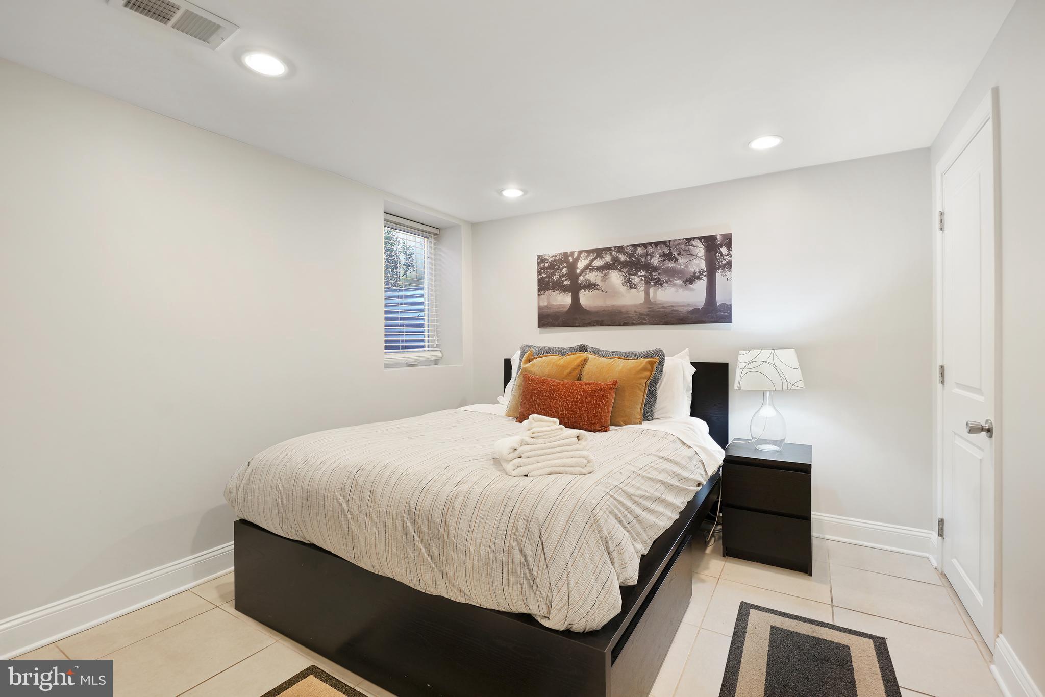 4214 12th Pl NE