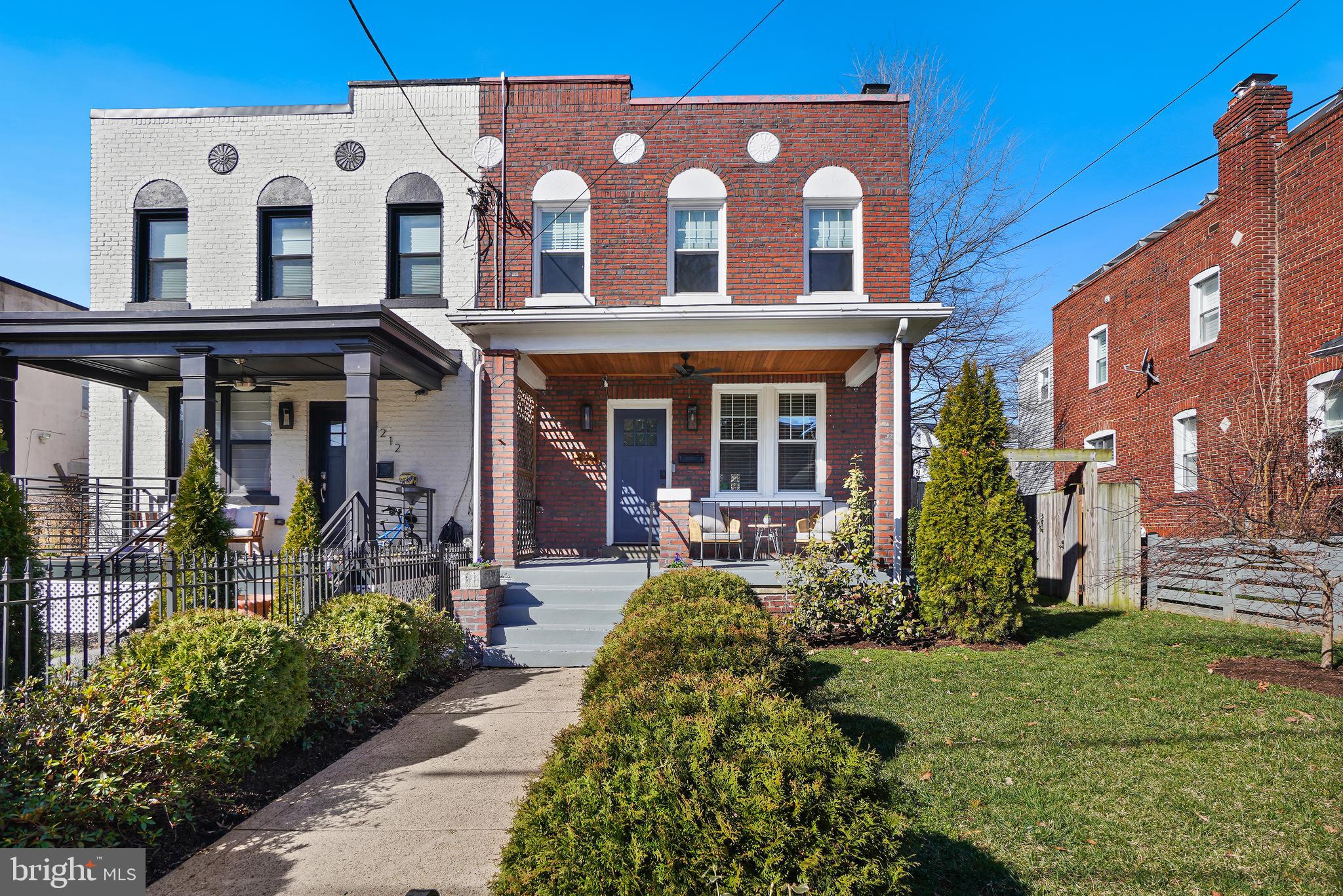 4214 12th Pl NE