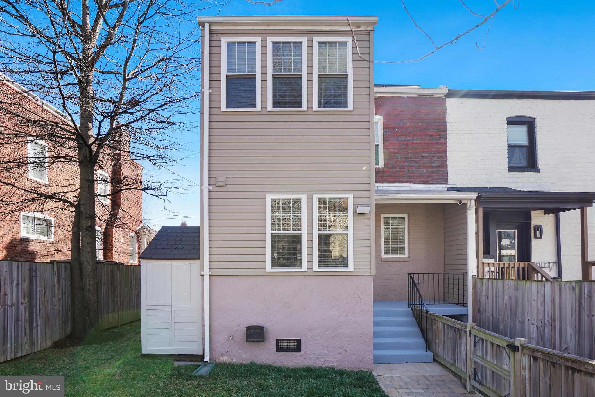 4214 12th Pl NE
