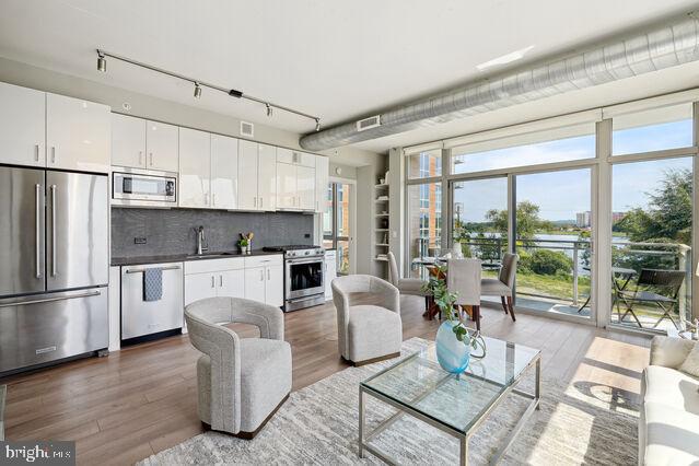 88 V St SW #305