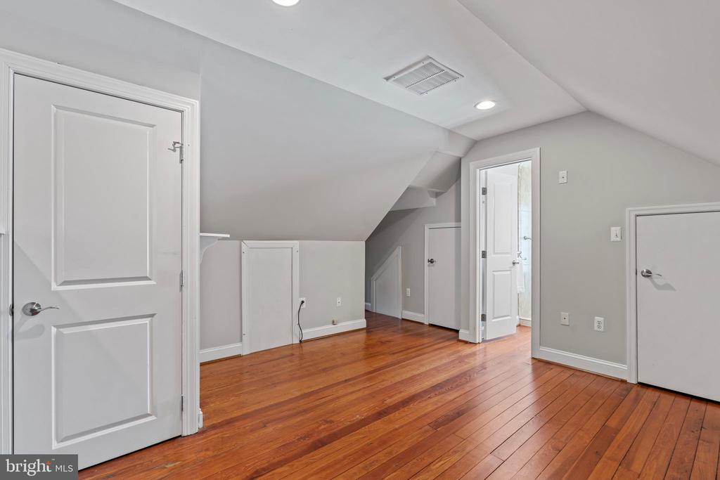 804 Dahlia St NW