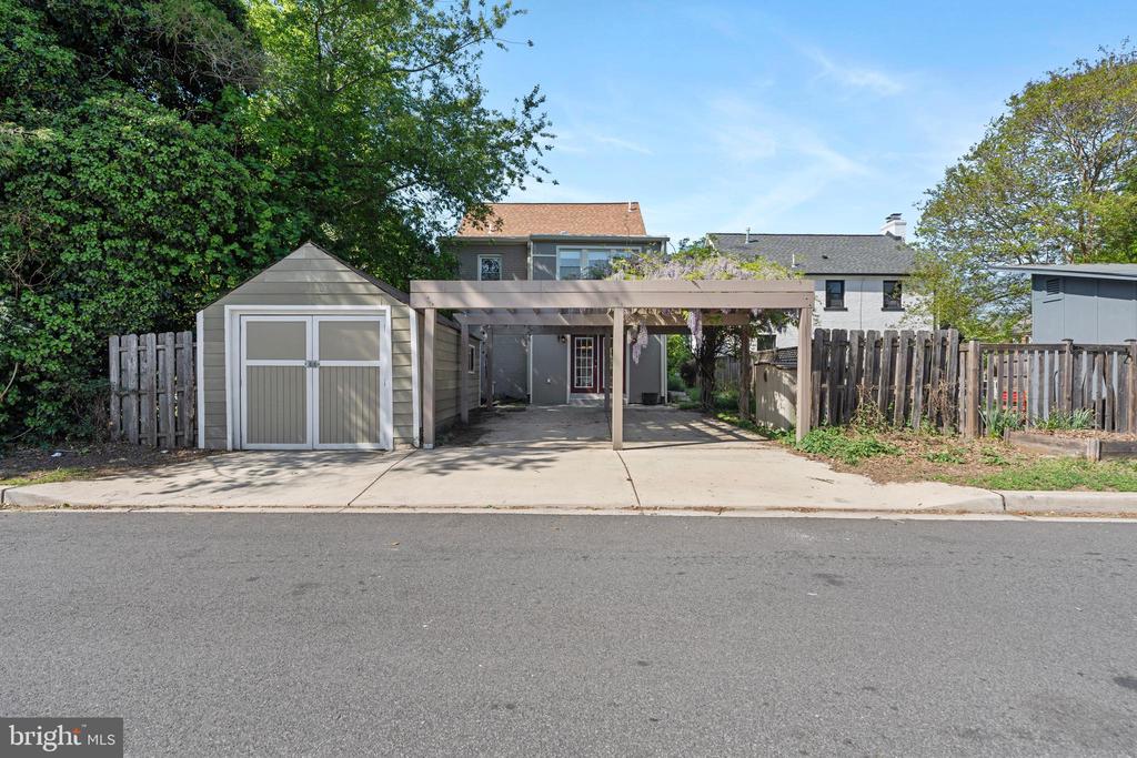 804 Dahlia St NW