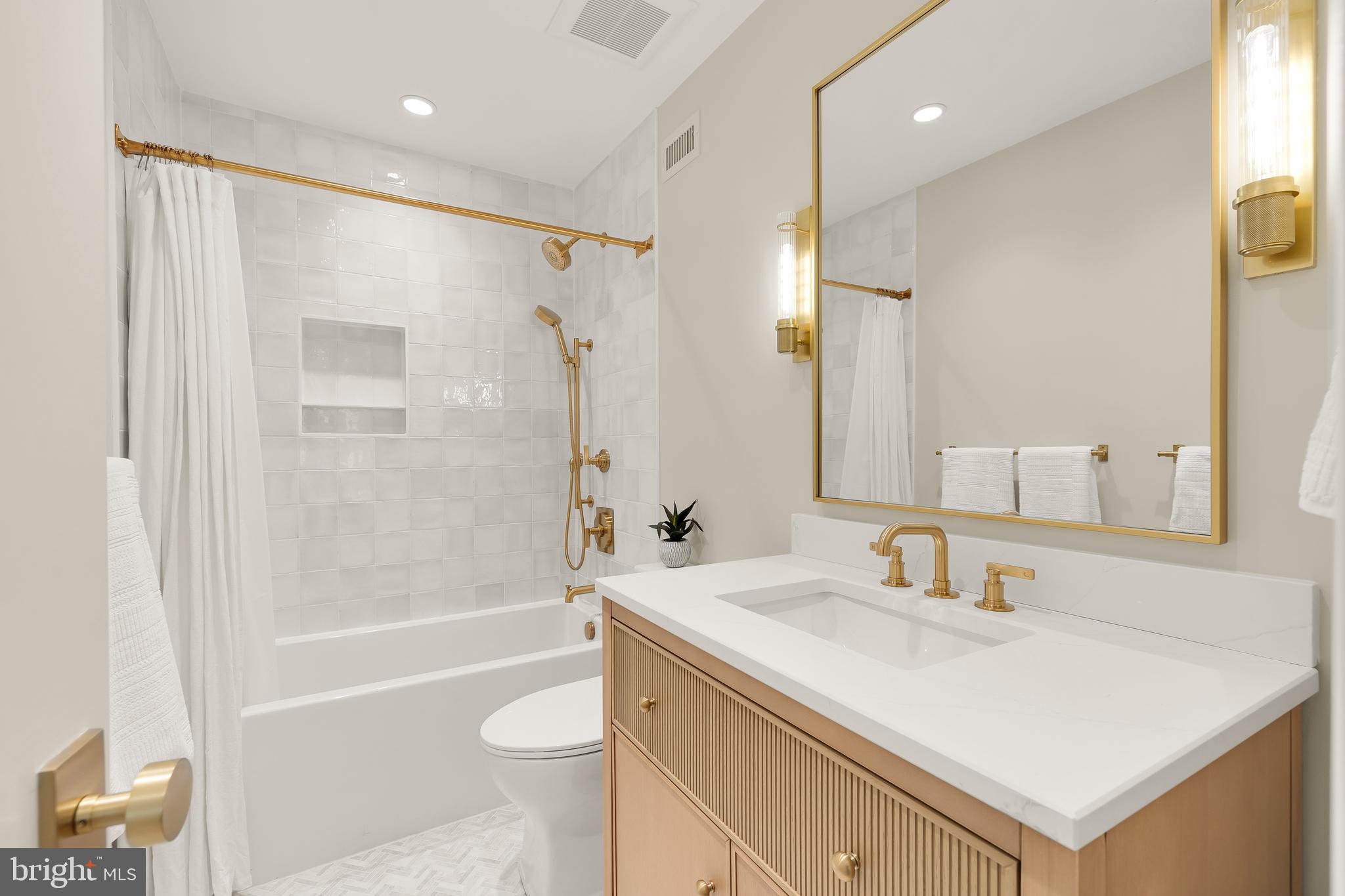 4331 Embassy Park Dr NW