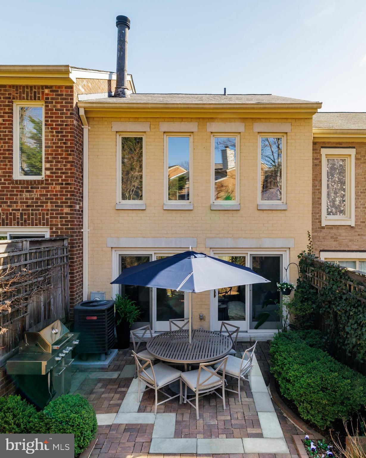 4331 Embassy Park Dr NW