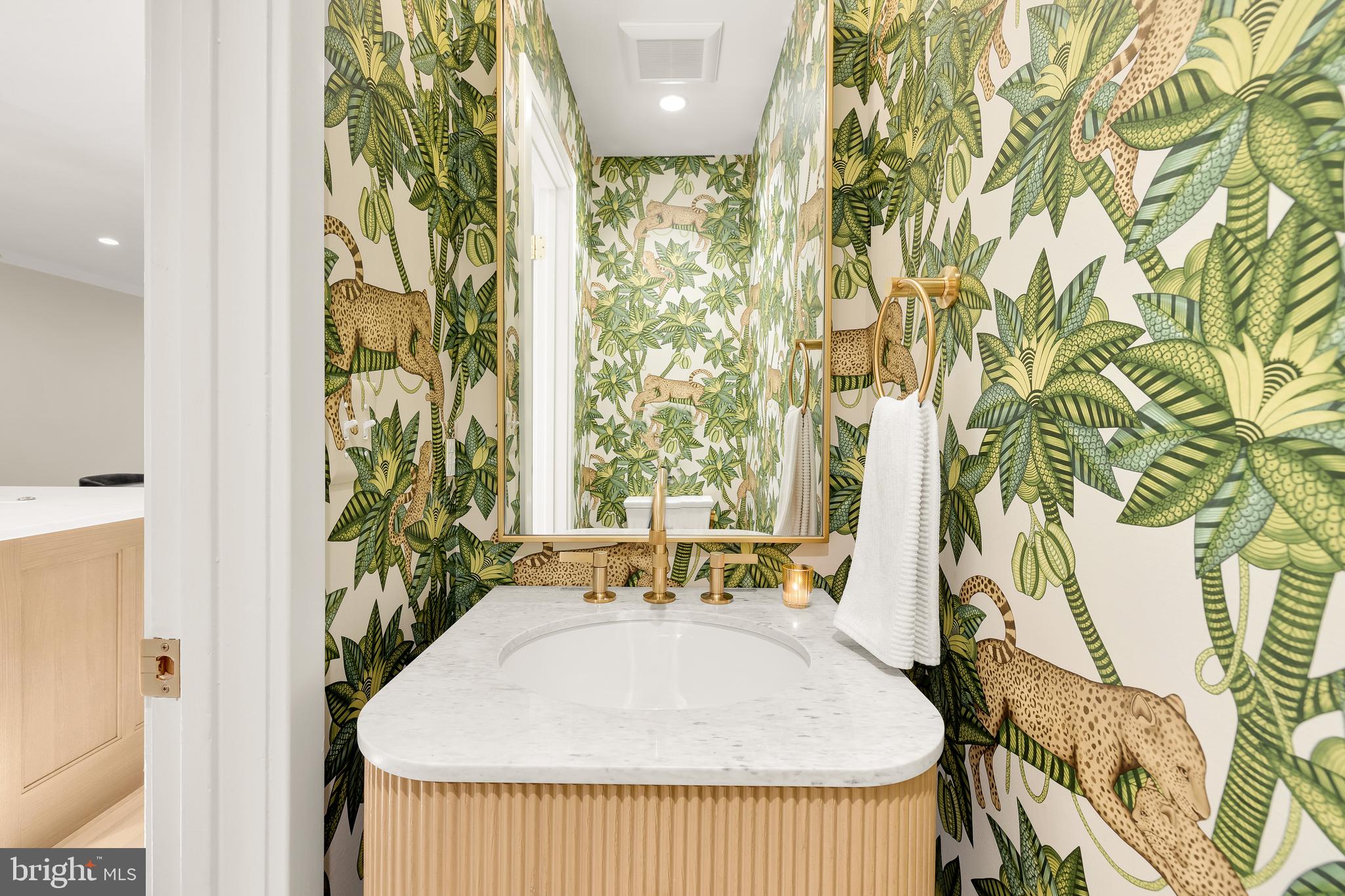 4331 Embassy Park Dr NW