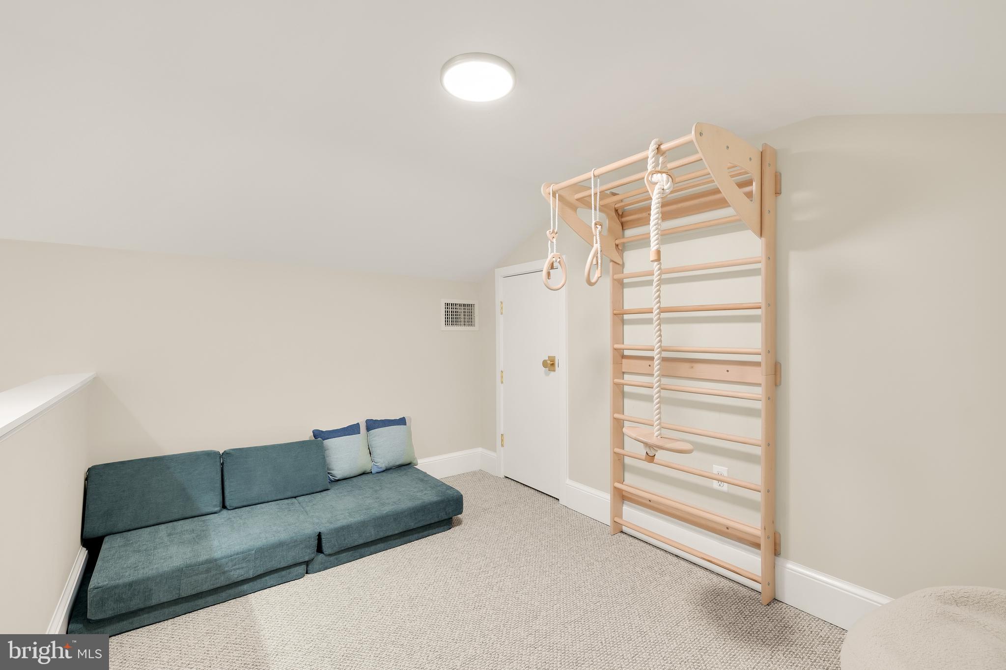 4331 Embassy Park Dr NW