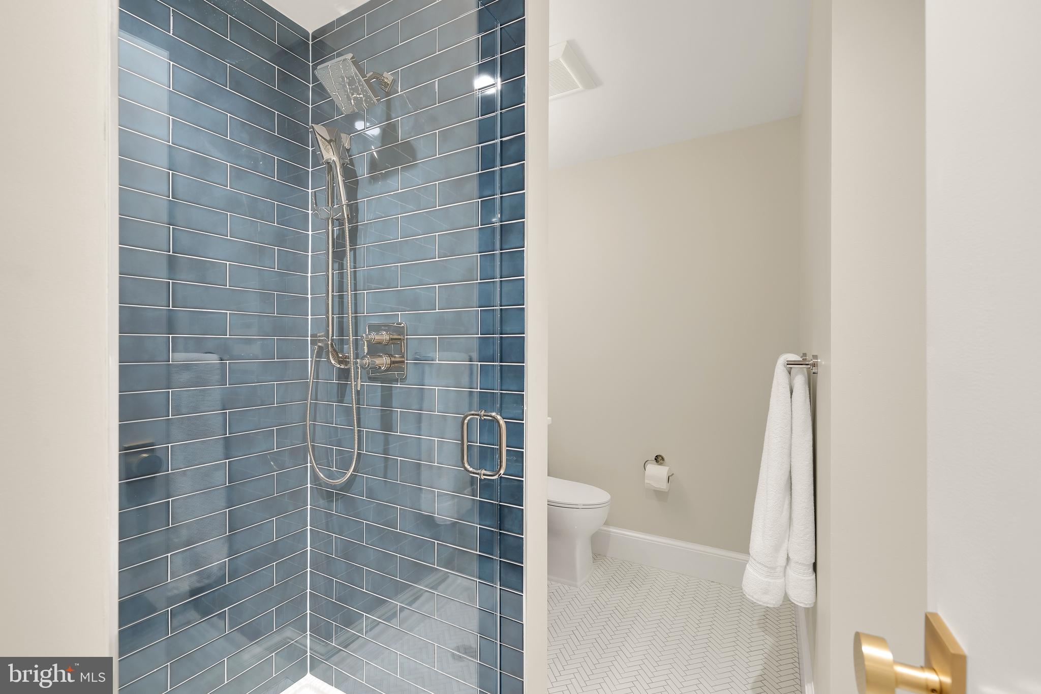 4331 Embassy Park Dr NW