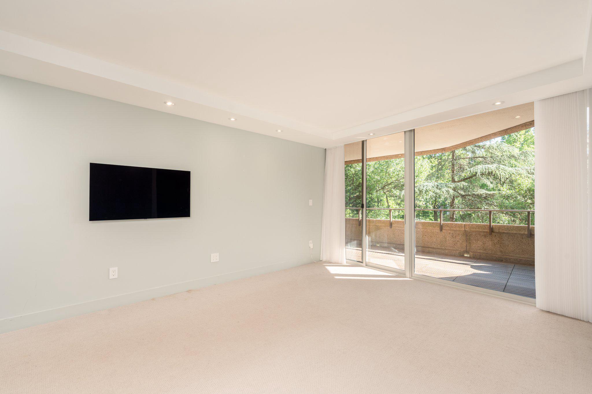4200 NW MASSACHUSETTS AVENUE NW Unit: 313