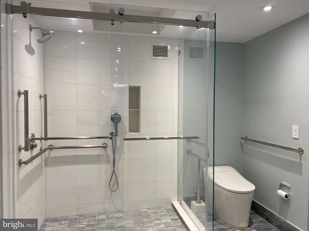 4200 NW MASSACHUSETTS AVENUE NW Unit: 313