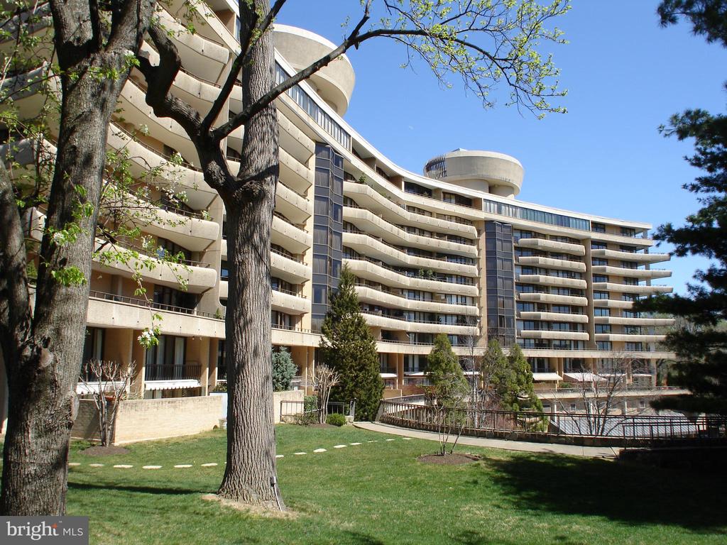 4200 NW MASSACHUSETTS AVENUE NW Unit: 313