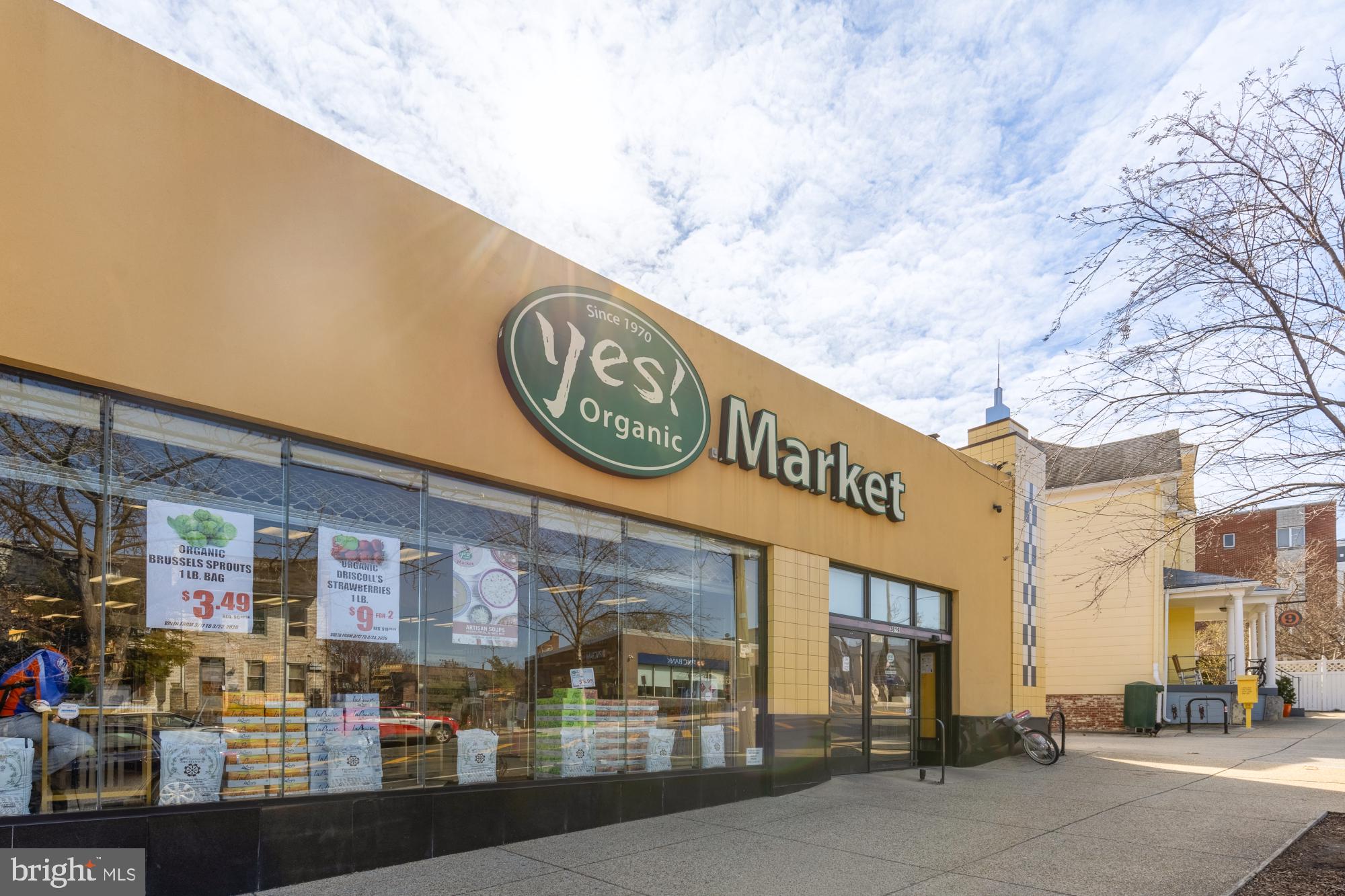 2425 PERRY STREET NE