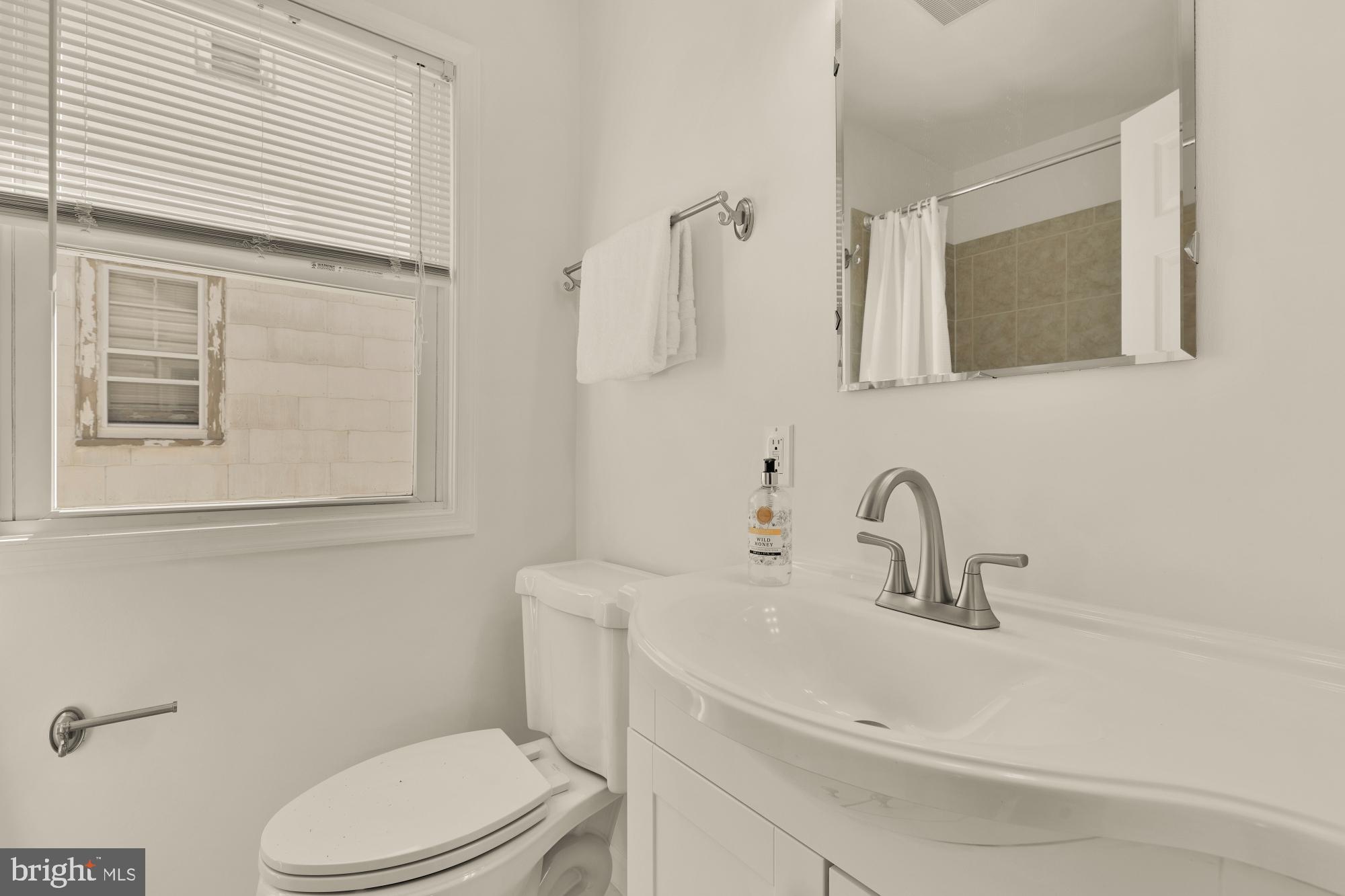 2425 PERRY STREET NE