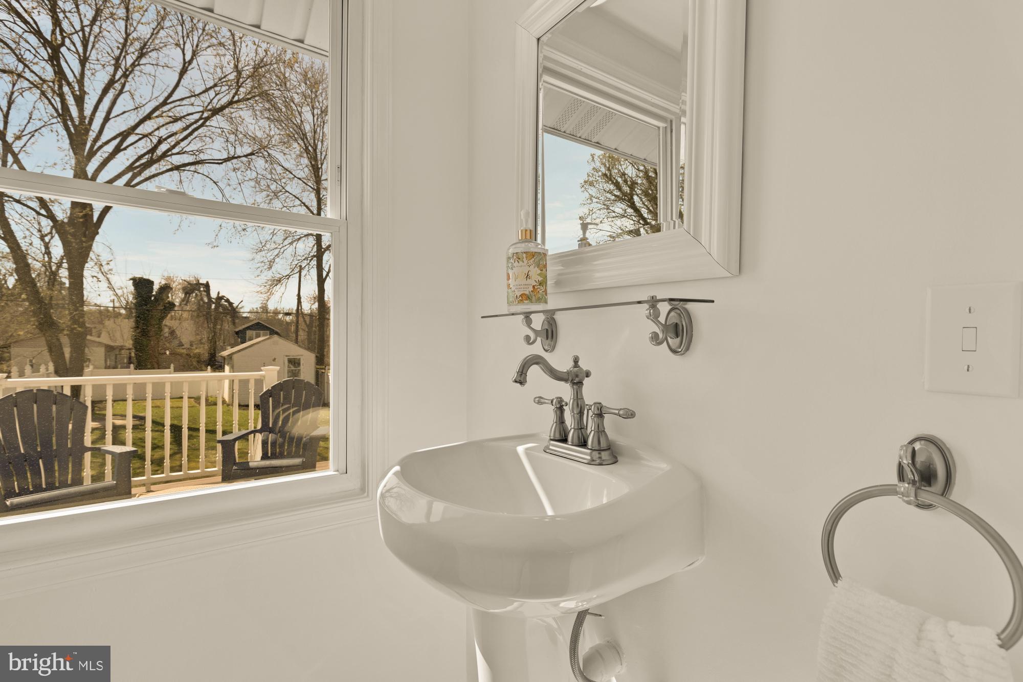 2425 PERRY STREET NE