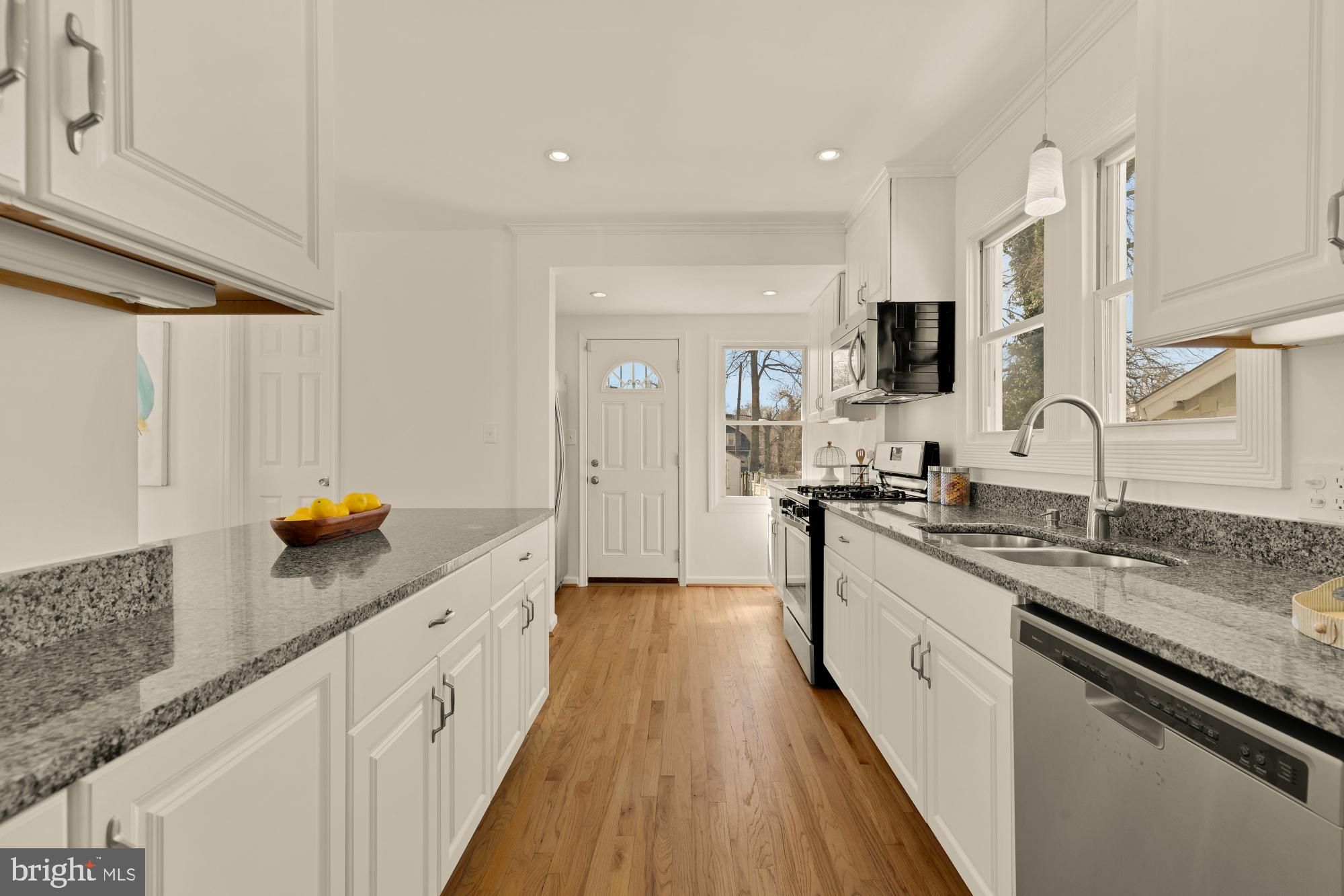 2425 PERRY STREET NE