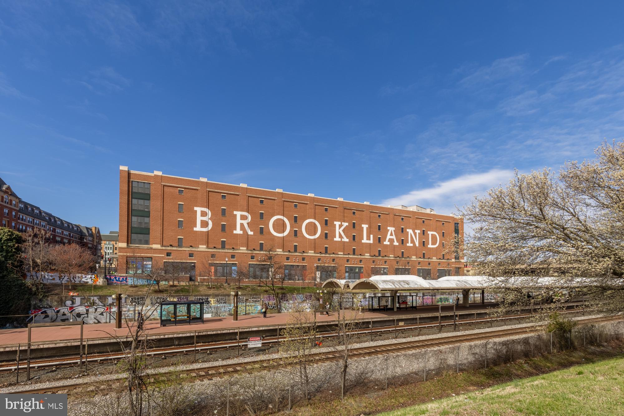 2425 PERRY STREET NE