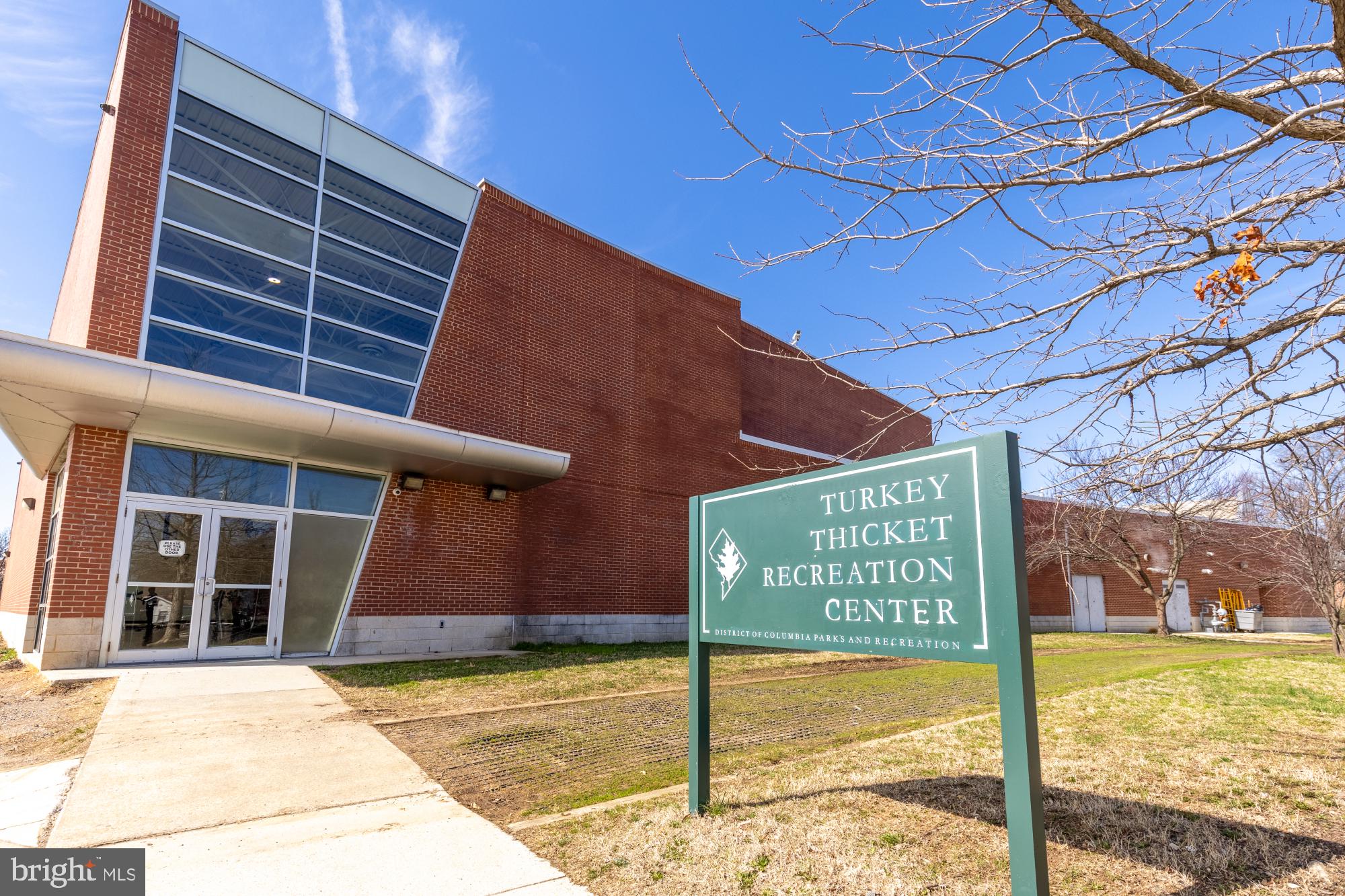 2425 PERRY STREET NE