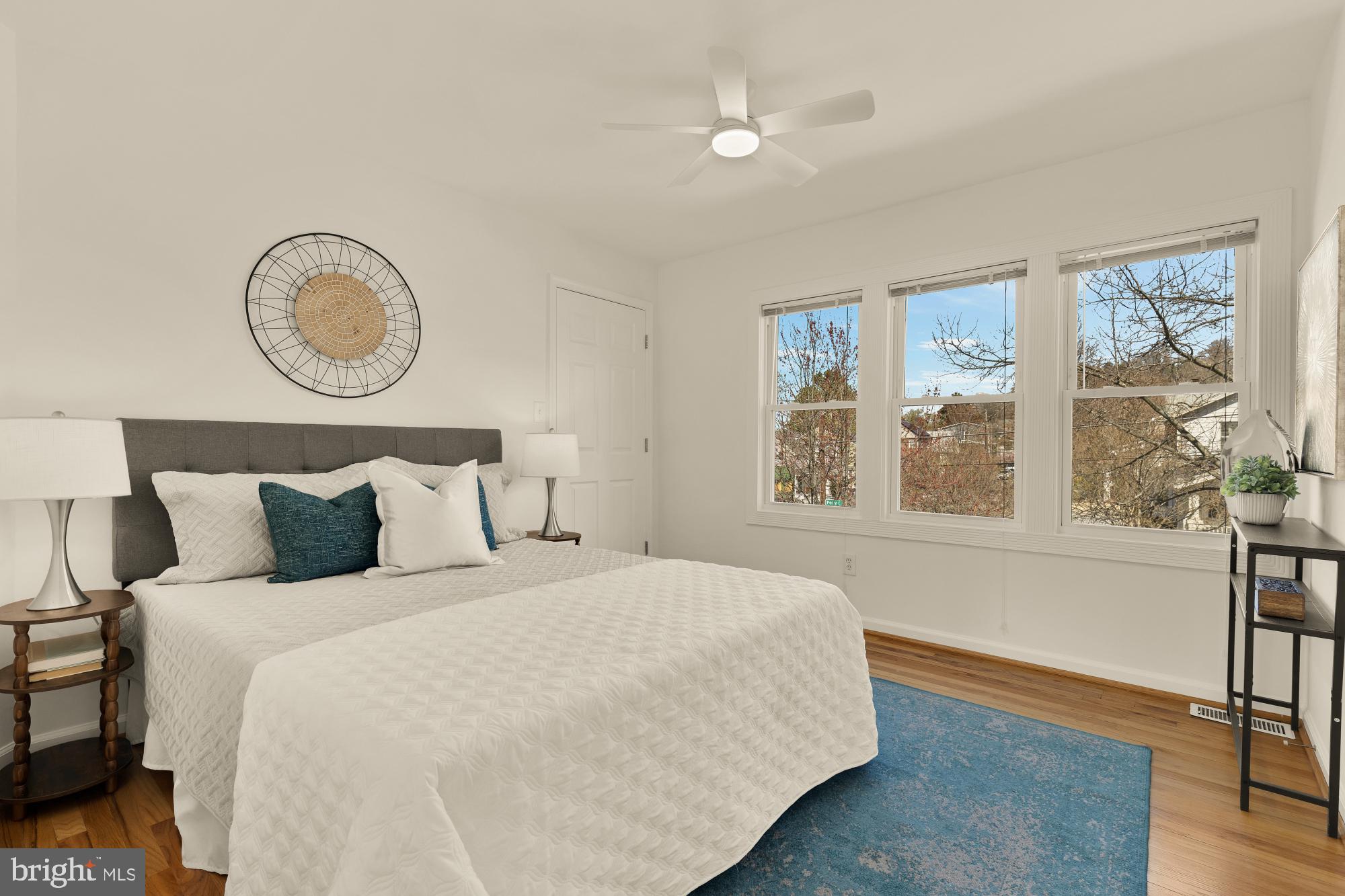 2425 PERRY STREET NE