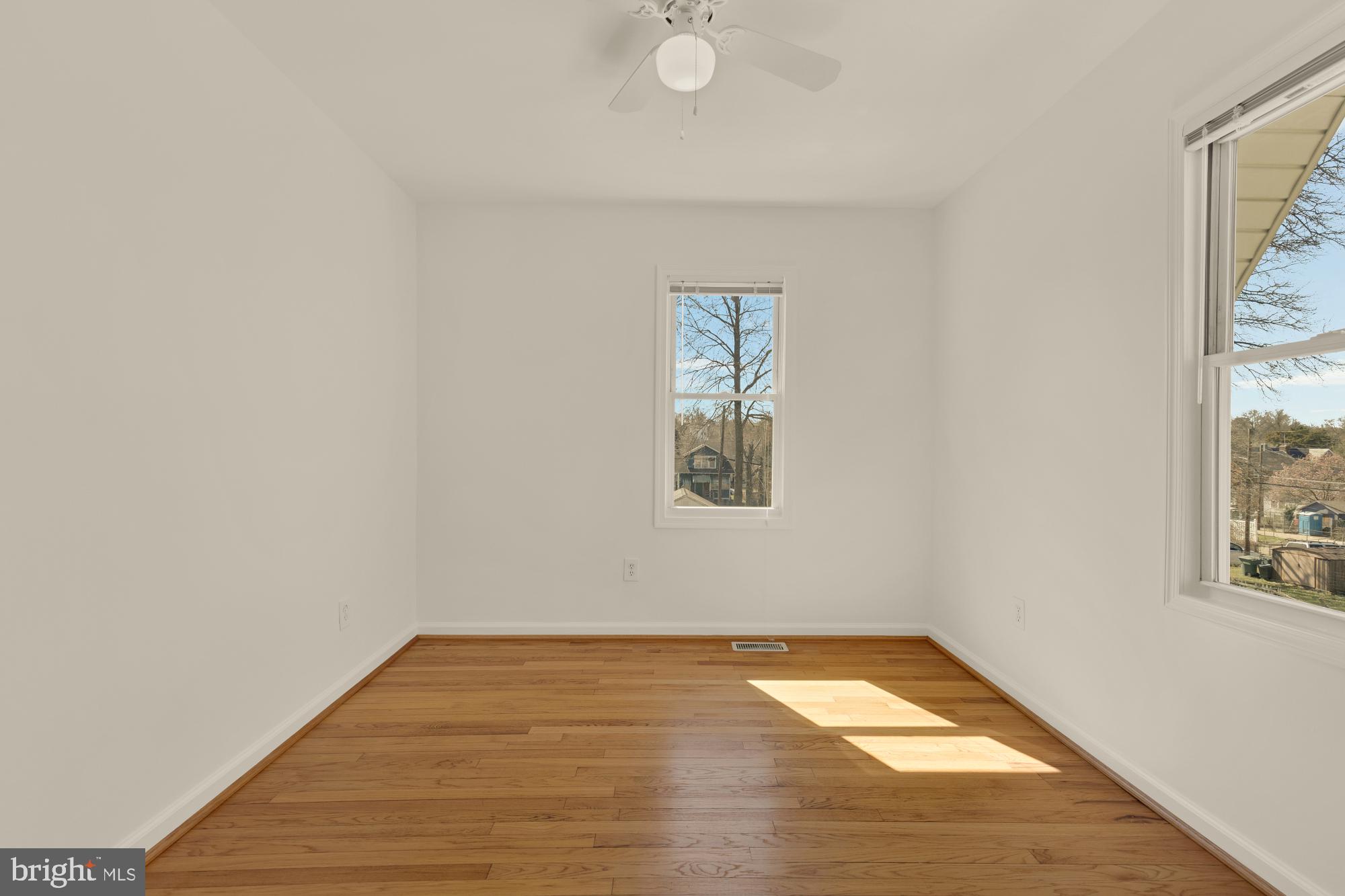 2425 PERRY STREET NE