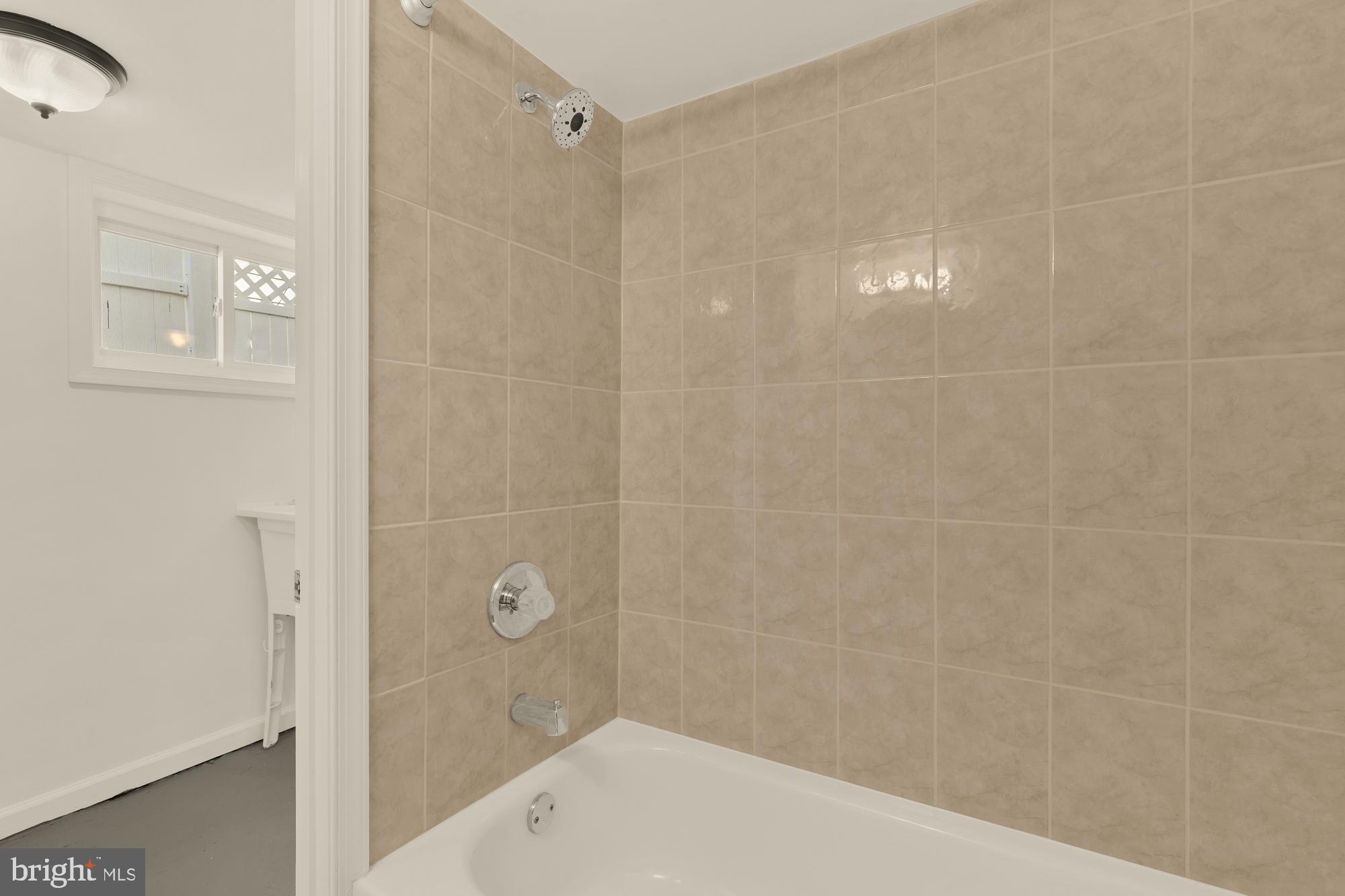 2425 PERRY STREET NE