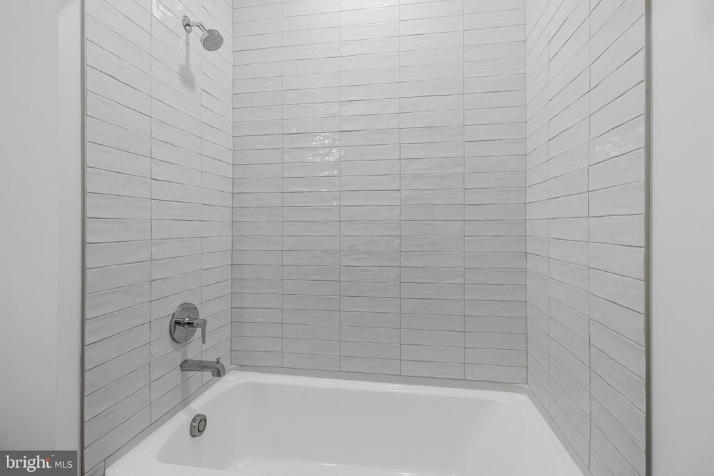 7175 12TH STREET NW 302