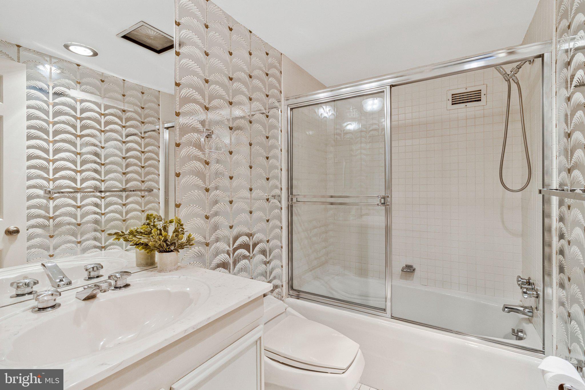 800 25TH STREET NW 1002