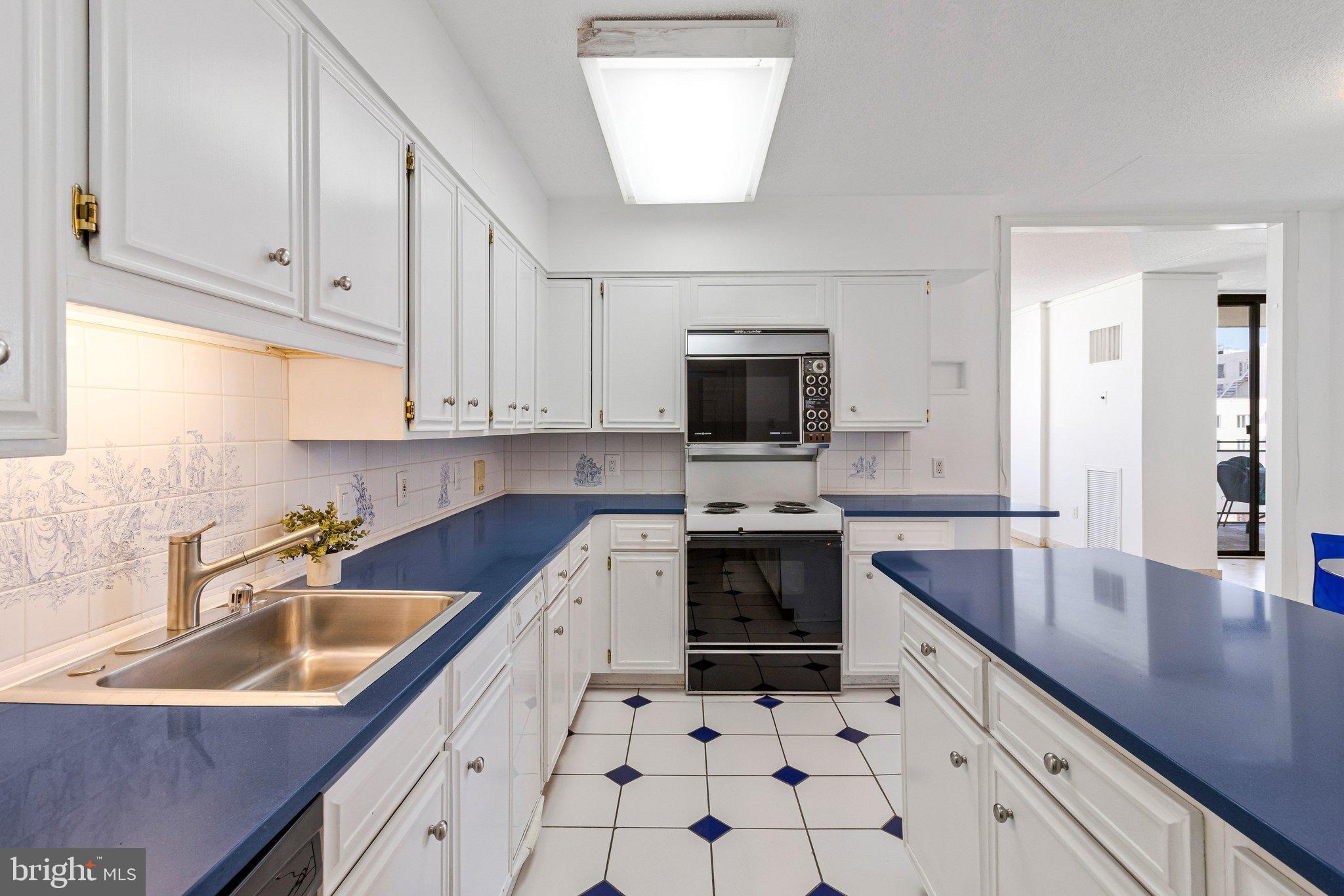 800 25TH STREET NW 1002