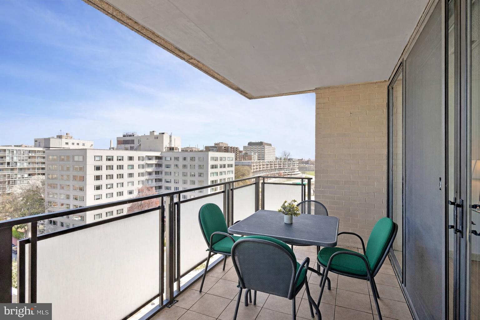 800 25TH STREET NW 1002