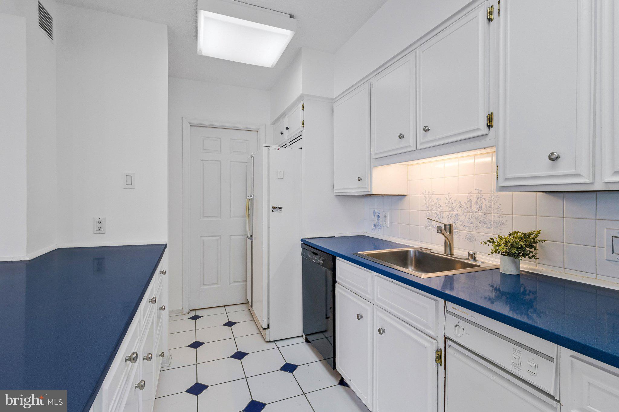 800 25TH STREET NW 1002