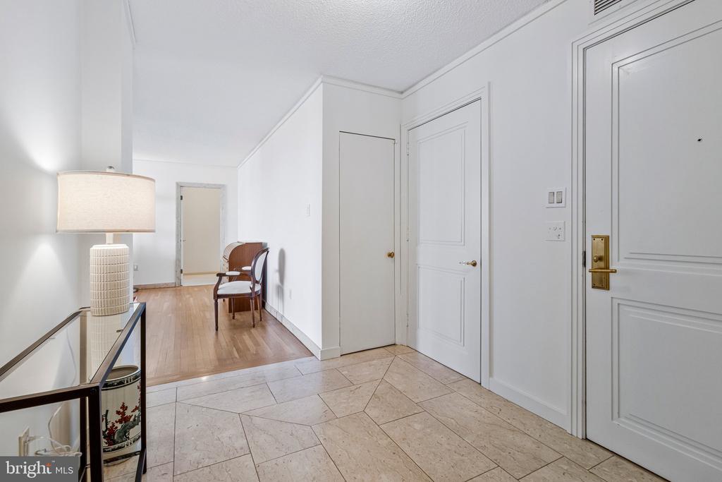 800 25TH STREET NW 1002