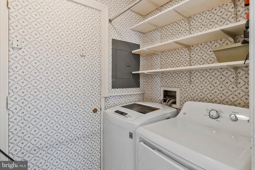 800 25TH STREET NW 1002