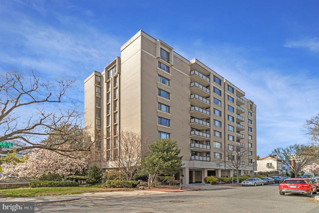 800 25TH STREET NW 1002
