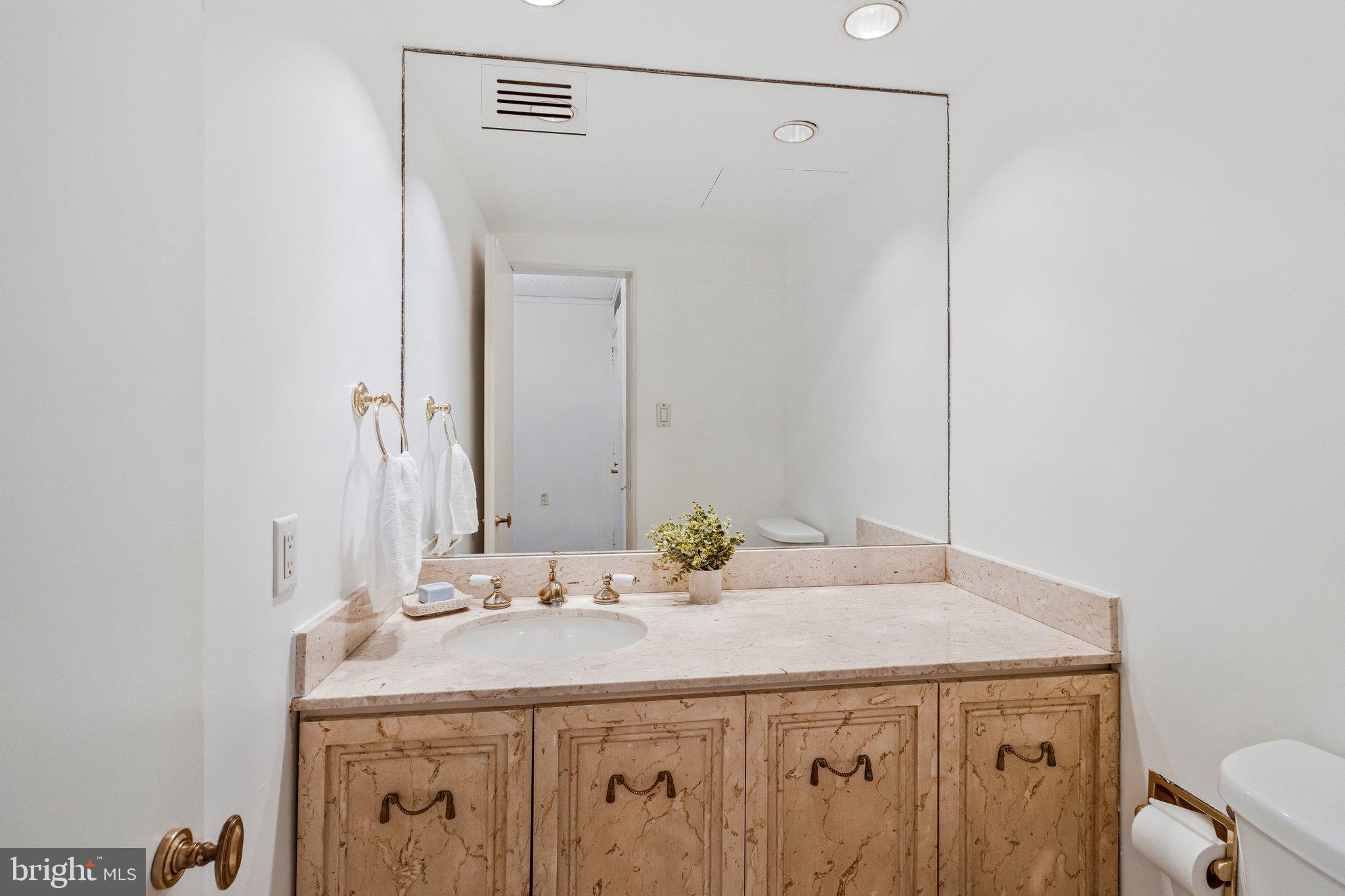 800 25TH STREET NW 1002