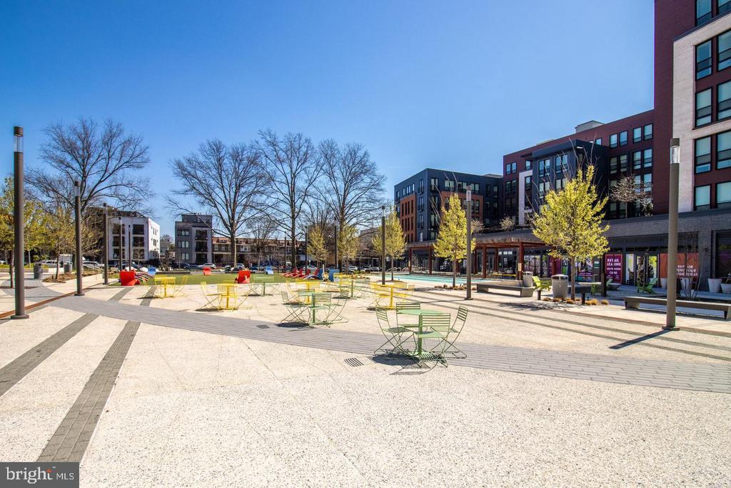 7175 12TH STREET NW Unit: 302