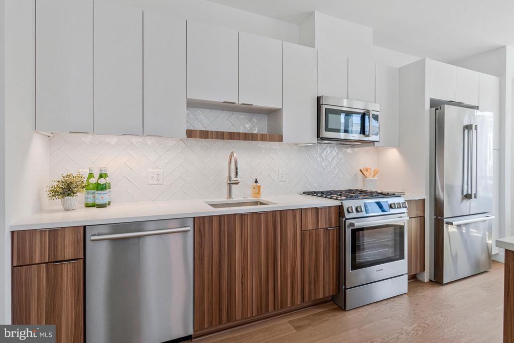 7175 12TH STREET NW Unit: 302