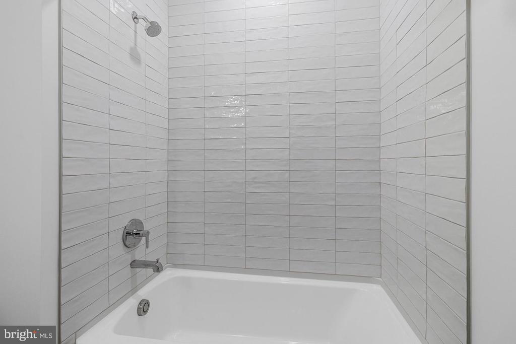 7175 12TH STREET NW Unit: 302