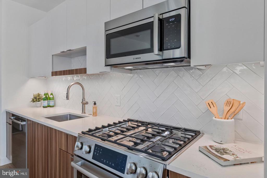 7175 12TH STREET NW Unit: 302