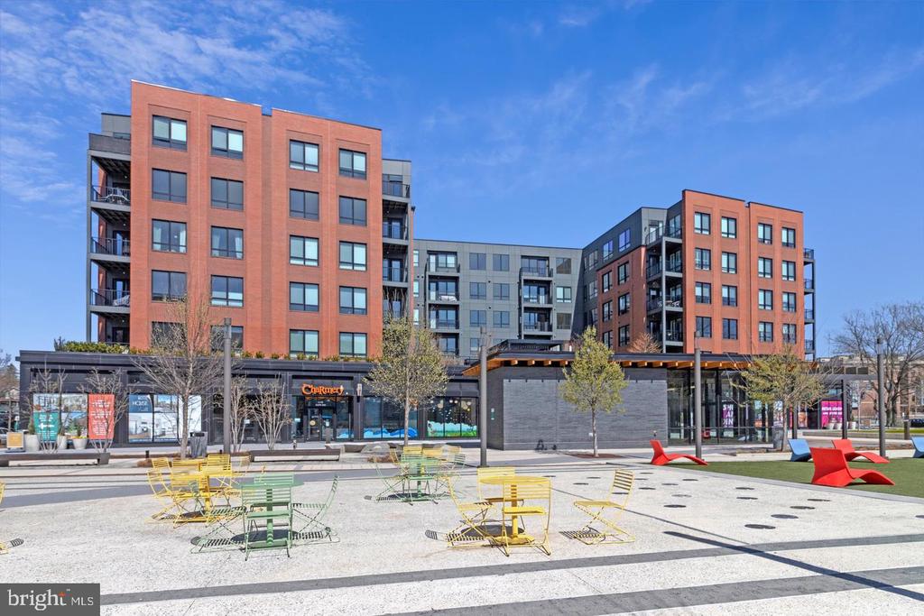 7175 12TH STREET NW Unit: 302