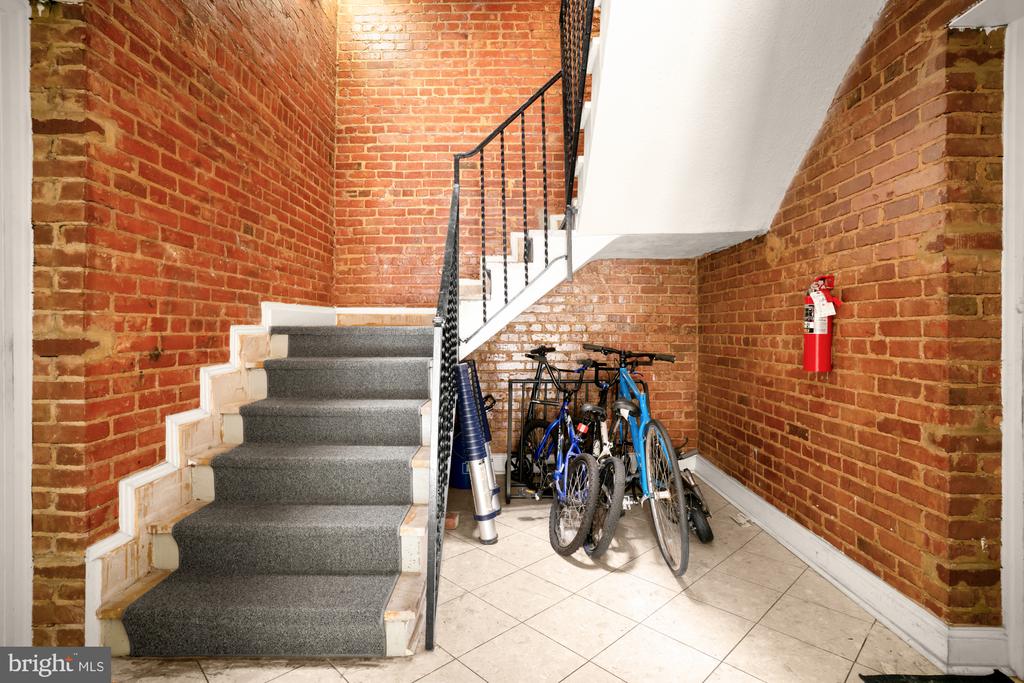 5754 NW COLORADO AVENUE NW Unit: 301