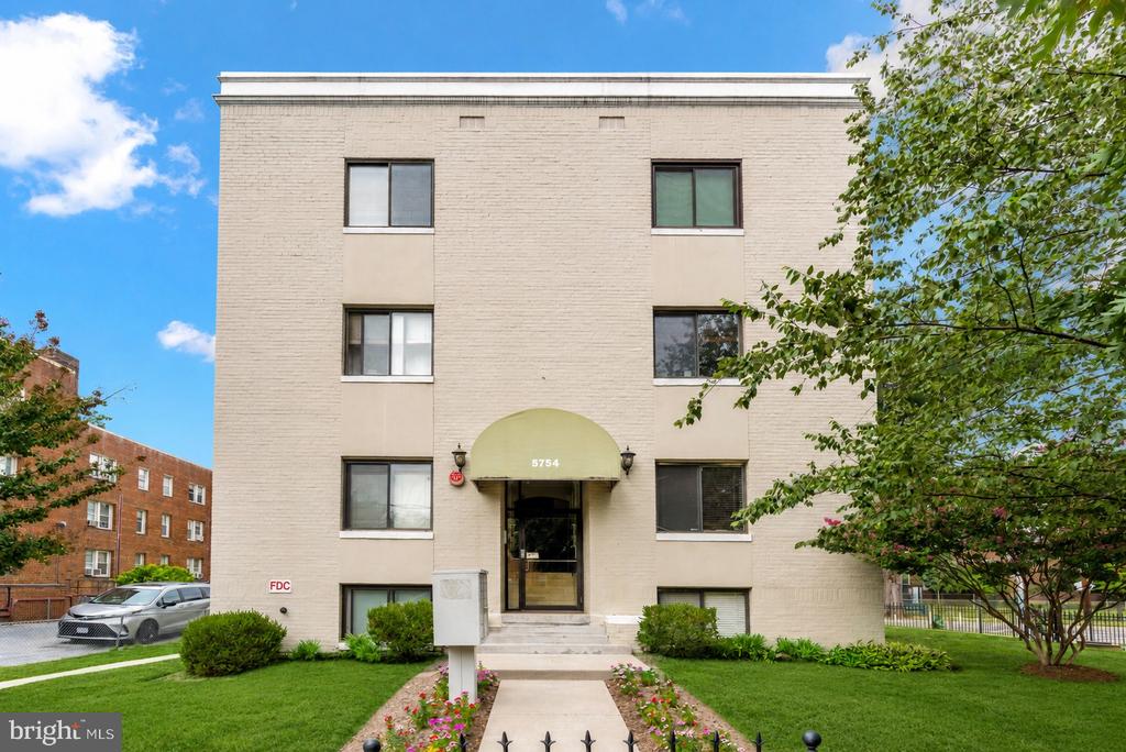 5754 NW COLORADO AVENUE NW Unit: 301
