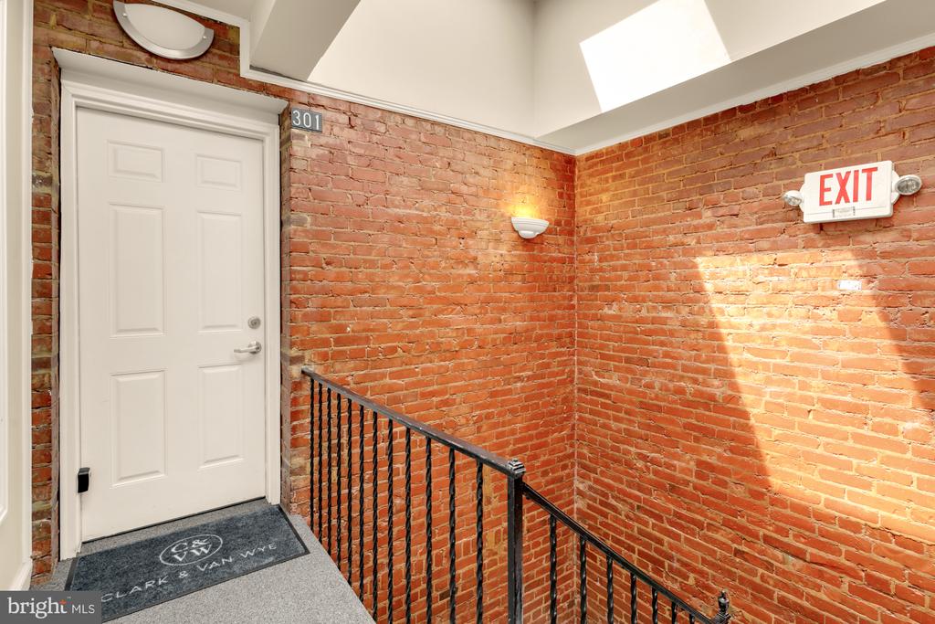 5754 NW COLORADO AVENUE NW Unit: 301