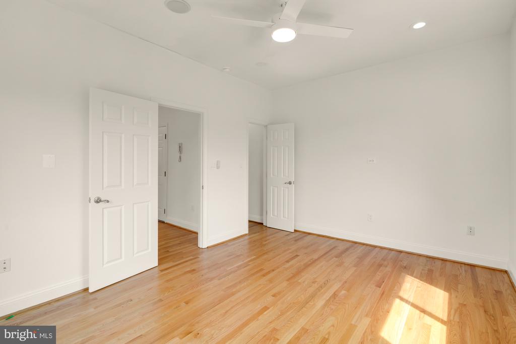 5754 NW COLORADO AVENUE NW Unit: 301