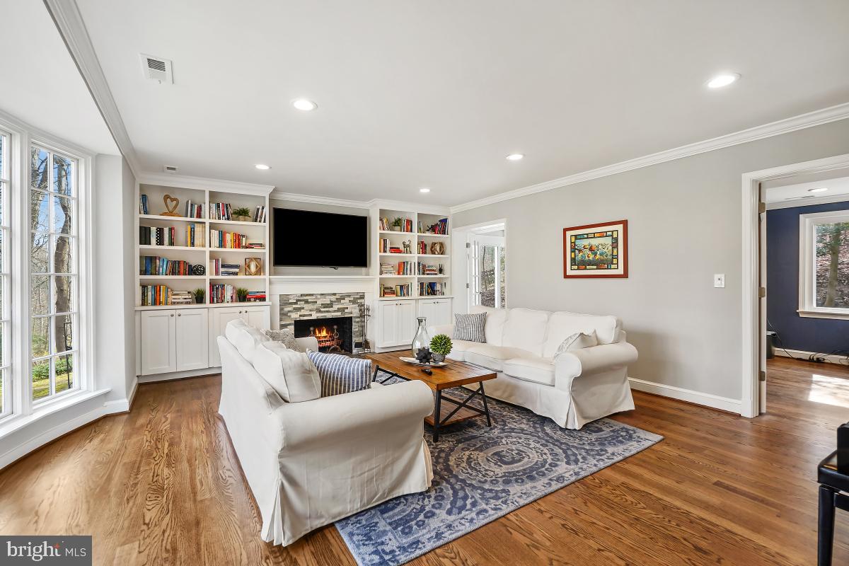 12211 Remington Dr