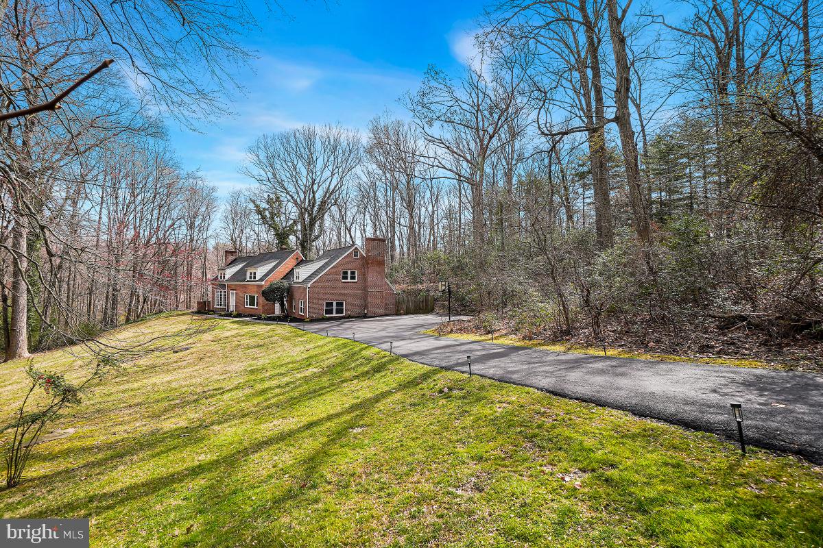 12211 Remington Dr
